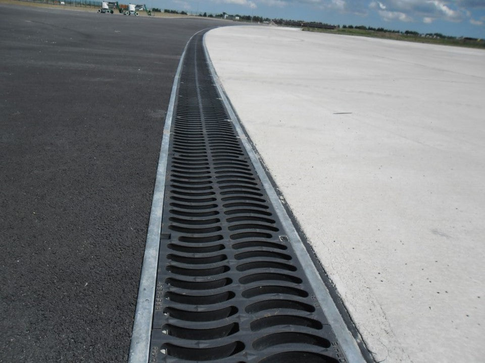 Bananenrooster-Zelfdragende-HRI-Roostergoot-Afvoergoot-Lijngoot-Diederen-Afwateringstechniek